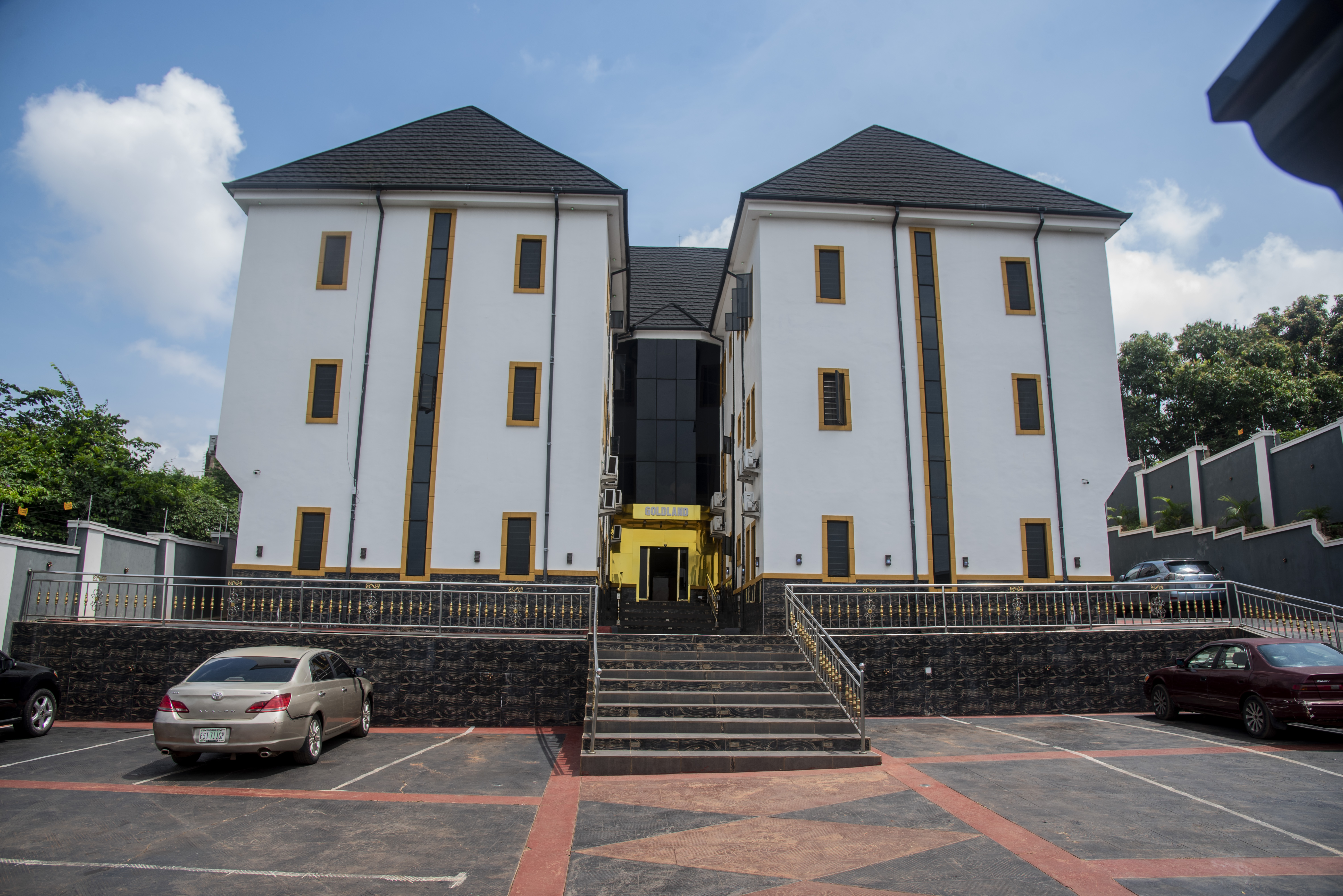 GoldLand Hotel Exterior